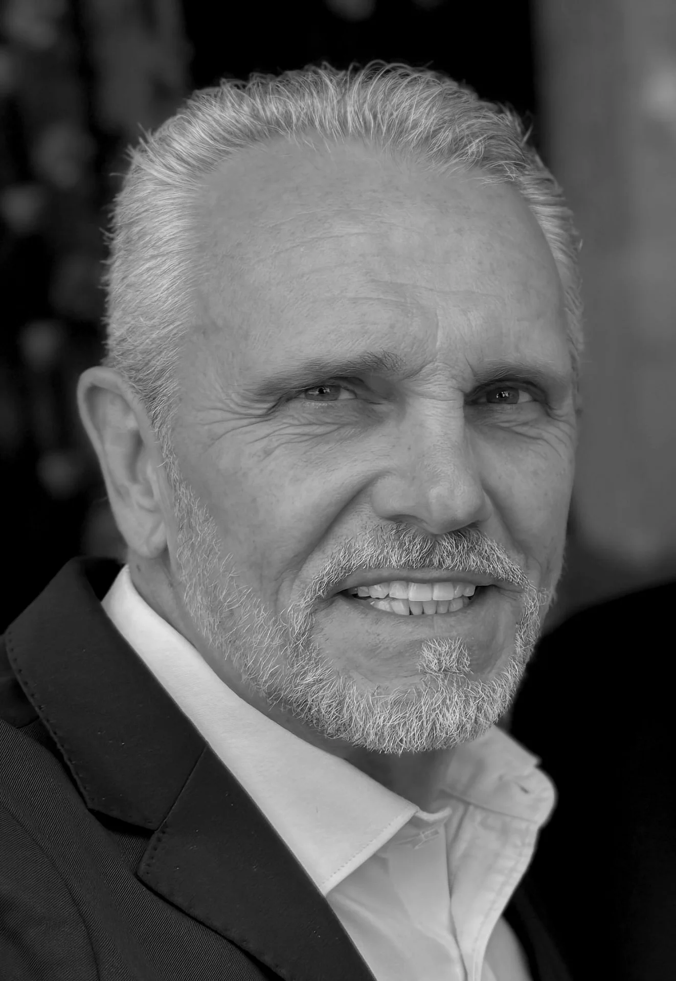 VIKTOR PILAŘ